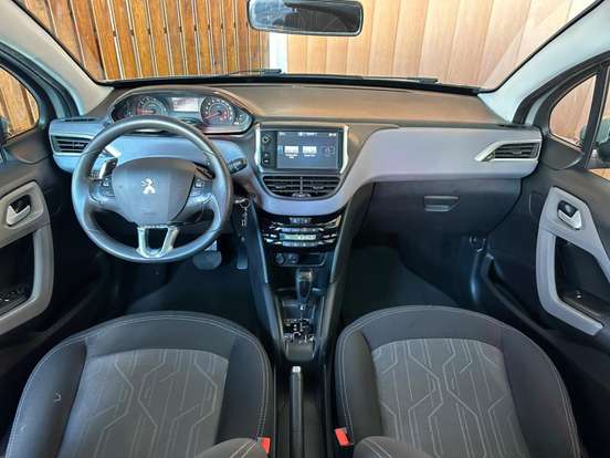 PEUGEOT-208-2016