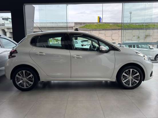 PEUGEOT-208-1.6 GRIFFE 16V FLEX 4P AUTOMÁTICO PEUGEOT-208-2016
