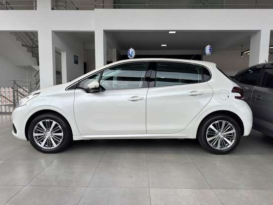 PEUGEOT-208-1.6 GRIFFE 16V FLEX 4P AUTOMÁTICO PEUGEOT-208-2016