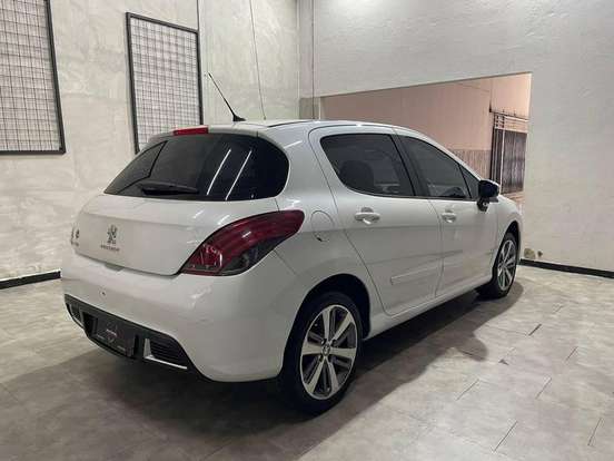 PEUGEOT-208-2016