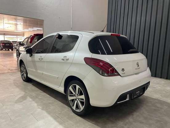 PEUGEOT-208-2016