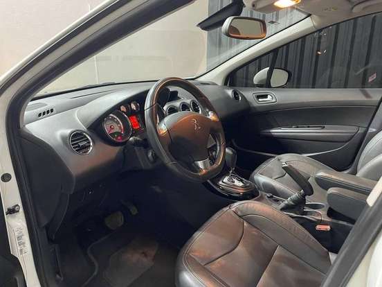 PEUGEOT-208-2016
