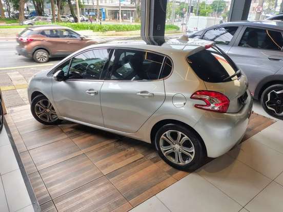 PEUGEOT-208-1.6 GRIFFE 16V FLEX 4P AUTOMÁTICO PEUGEOT-208-2013