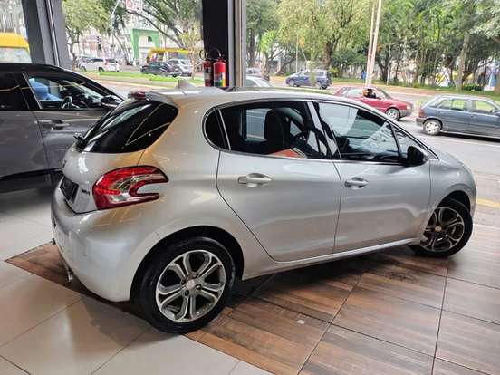 PEUGEOT-208-2013