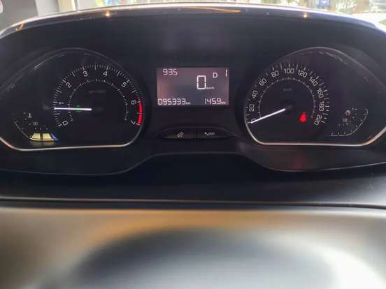 PEUGEOT-208-2013