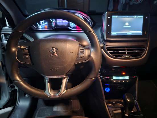 PEUGEOT-2008-1.6 16V FLEX GRIFFE 4P AUTOMÁTICO PEUGEOT-2008-2018