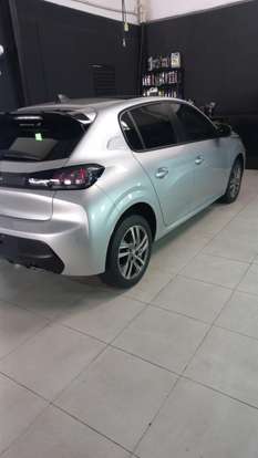PEUGEOT-208-2021