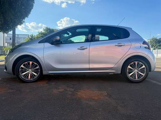 PEUGEOT-208-2018