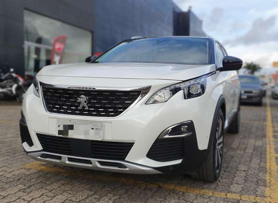 PEUGEOT-5008-2018