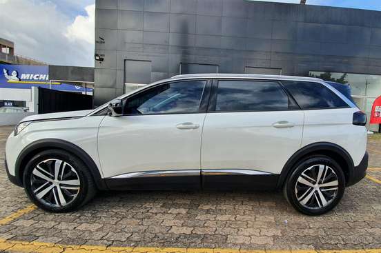 PEUGEOT-5008-2018