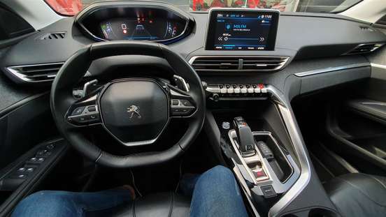 PEUGEOT-5008-2018