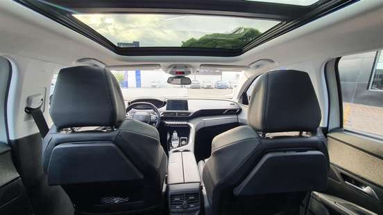 PEUGEOT-5008-2018