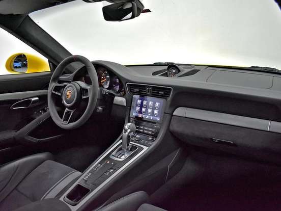 PORSCHE-911-2017