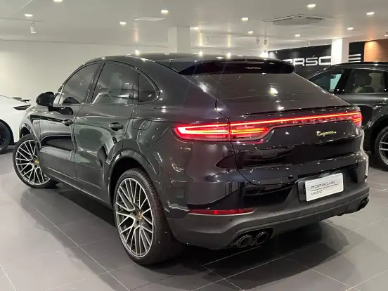 PORSCHE-CAYENNE-2022