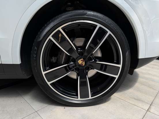 PORSCHE-CAYENNE-2022