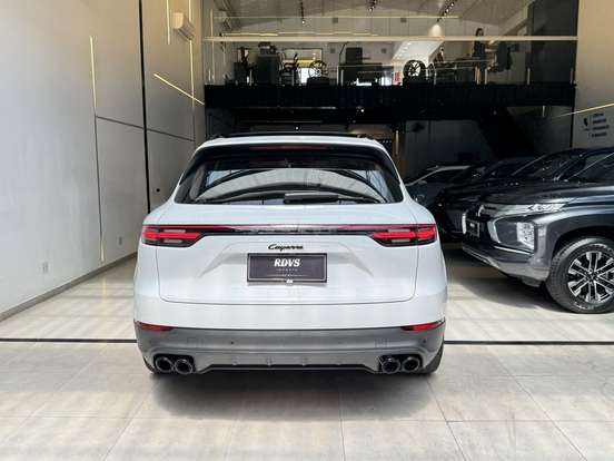PORSCHE-CAYENNE-2022