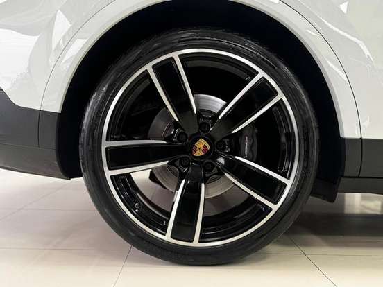 PORSCHE-CAYENNE-2023
