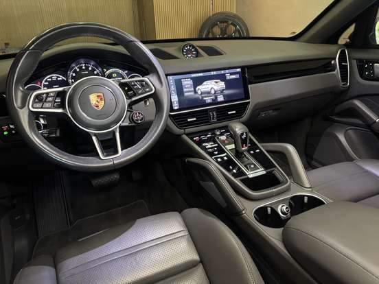 PORSCHE-CAYENNE-2020