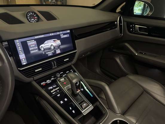 PORSCHE-CAYENNE-2020