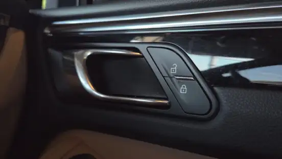 PORSCHE-MACAN-2025