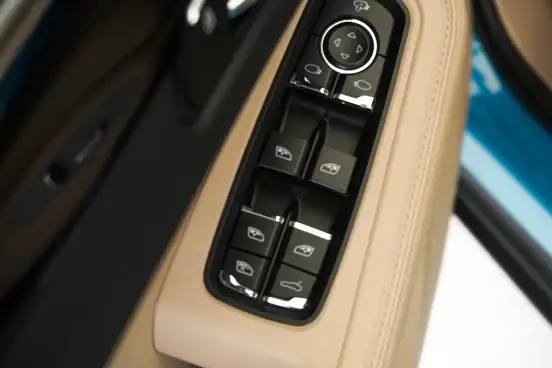 PORSCHE-MACAN-2022