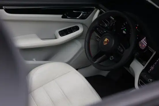 PORSCHE-MACAN-2023
