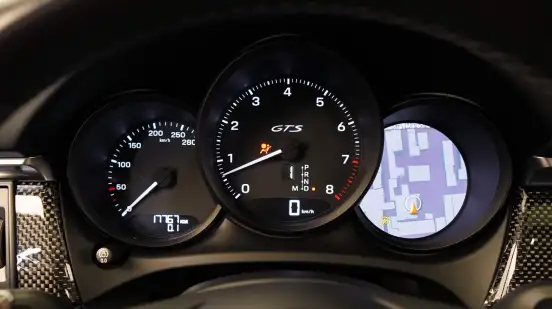 PORSCHE-MACAN-2023