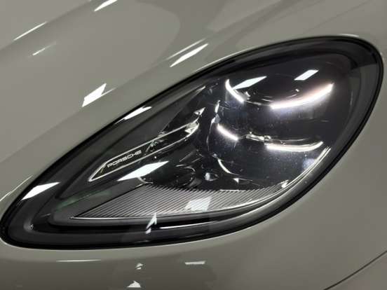 PORSCHE-MACAN-2022