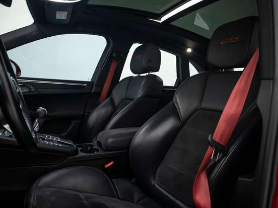 PORSCHE-MACAN-2020