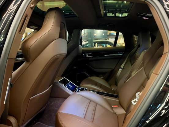 PORSCHE-PANAMERA-2023