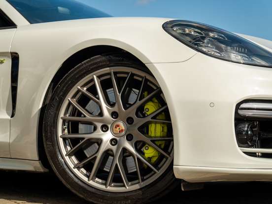 PORSCHE-PANAMERA-2023