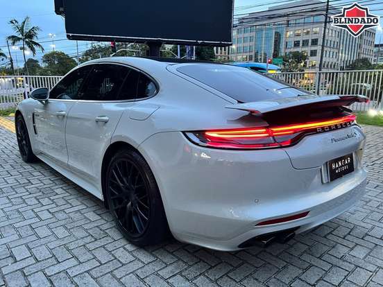 PORSCHE-PANAMERA-2023