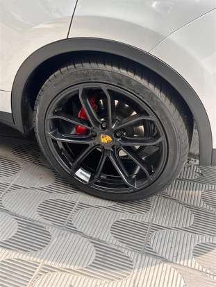 PORSCHE-CAYENNE-2011
