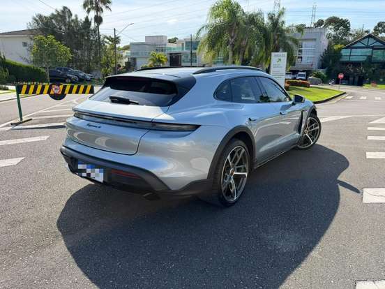 PORSCHE-TAYCAN-2023