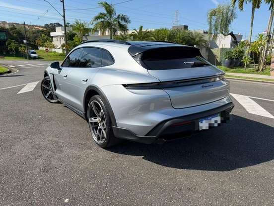 PORSCHE-TAYCAN-2023