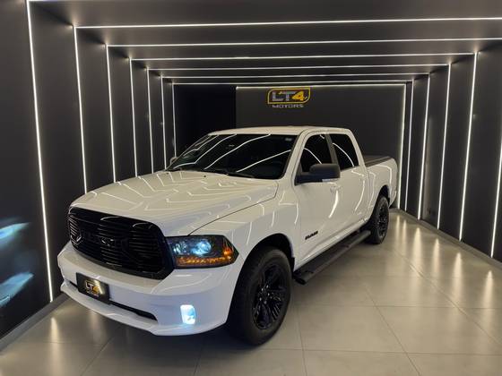 RAM CLASSIC 5.7 V8 GASOLINA LARAMIE NIGHT EDITION CD 4X4 AUTOMÁTICO