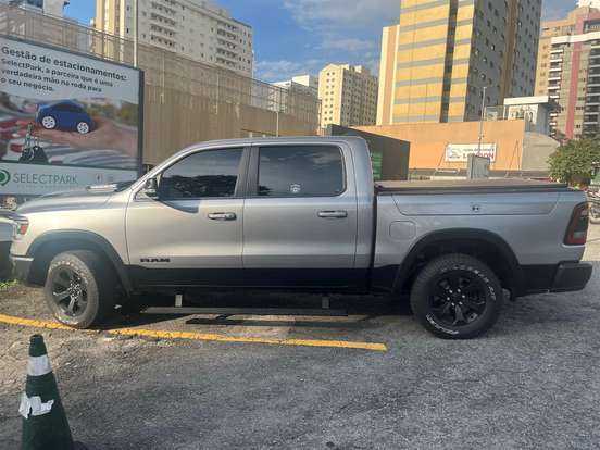 RAM-1500-5.7 V8 GASOLINA REBEL CD 4X4 AUTOMÁTICO RAM-1500-2021
