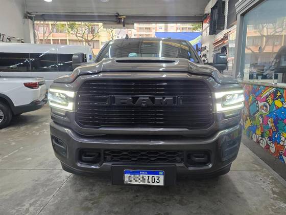 RAM 2500 6.7 I6 TURBO DIESEL LARAMIE NIGHT EDITION CD 4X4 AUTOMÁTICO