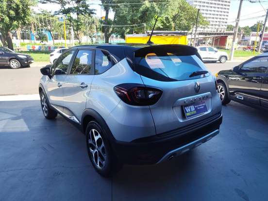 RENAULT-CAPTUR-2021