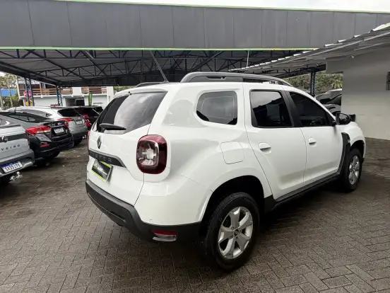 RENAULT-DUSTER-2023