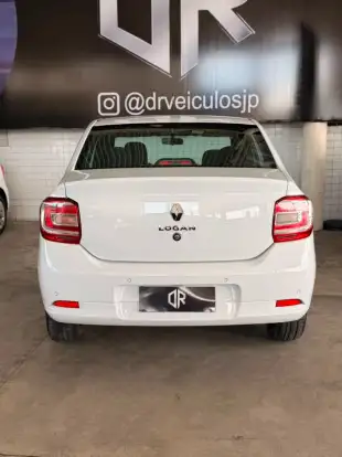 RENAULT-LOGAN-2023