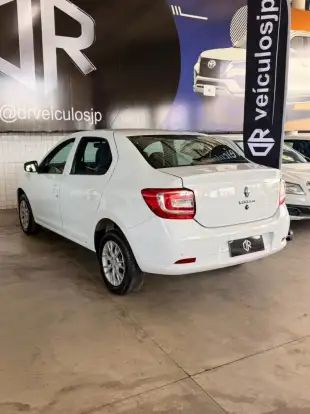 RENAULT-LOGAN-2023