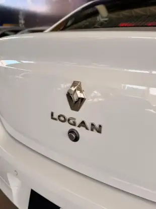 RENAULT-LOGAN-2023