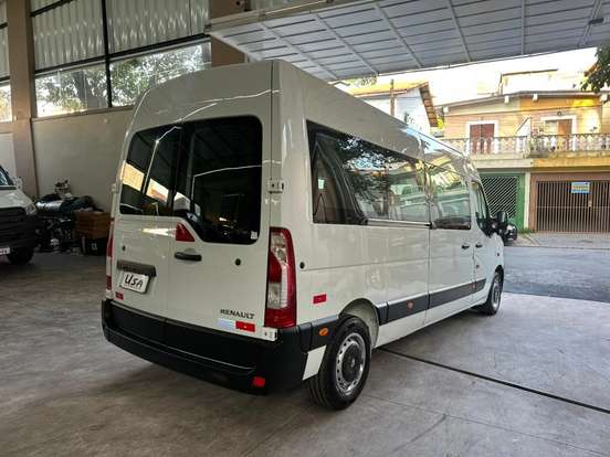 RENAULT-MASTER-2023