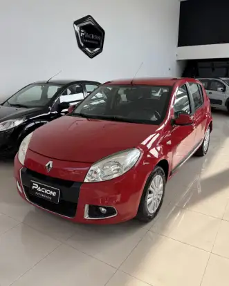 RENAULT-SANDERO-2012