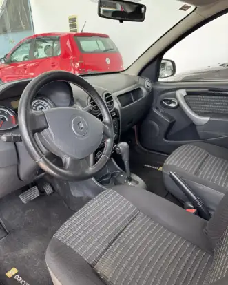 RENAULT-SANDERO-2012