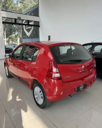 RENAULT-SANDERO-2012