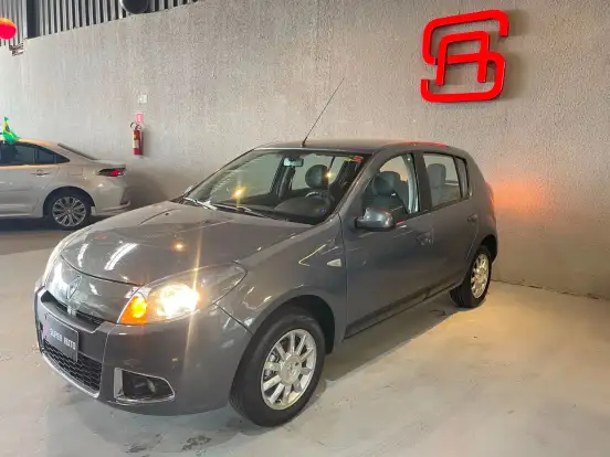 RENAULT-SANDERO-2014