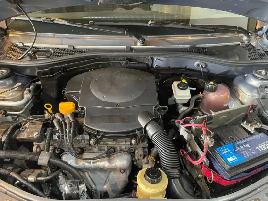 RENAULT-SANDERO-2014