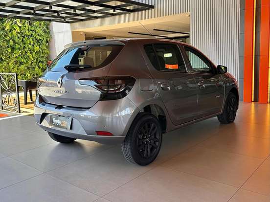 RENAULT-SANDERO-2022